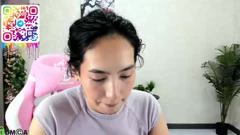 Snapshot of donnaa_drew chatting on October 2025 02:23:02 AM Aura online show from October 2025 02:23:02 AM