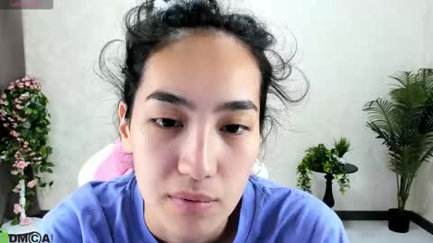 Snapshot of donnaa_drew chatting on October 2025 02:01:01 AM Aura online show from October 2025 02:01:01 AM