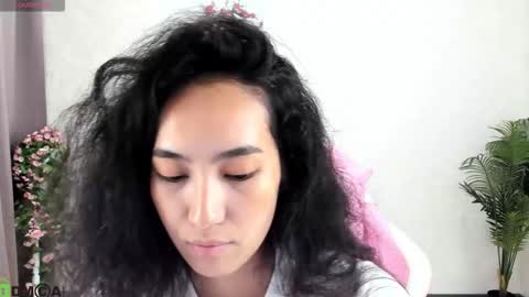 Snapshot of donnaa_drew chatting on October 2025 06:50:02 AM Aura online show from October 2025 06:50:02 AM