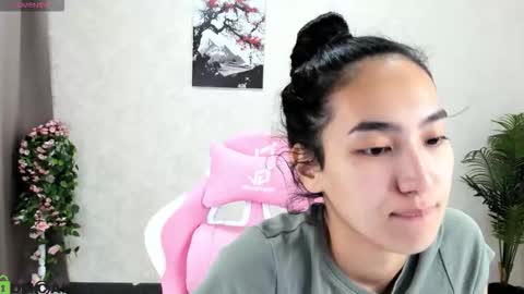 Snapshot of donnaa_drew chatting on October 2025 02:59:01 AM Aura online show from October 2025 02:59:01 AM