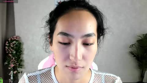 Snapshot of donnaa_drew chatting on November 2025 07:44:02 AM Aura online show from November 2025 07:44:02 AM