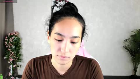 Snapshot of donnaa_drew chatting on November 2025 03:52:02 AM Aura online show from November 2025 03:52:02 AM