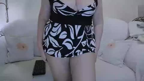 Snapshot of donnadoll4u chatting on March 2025 04:02:01 PM Erica online show from March 2025 04:02:01 PM