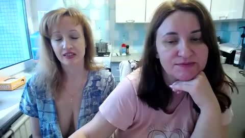 Snapshot of donnalimadonna chatting on December 2024 06:52:01 AM Tatiana 43 curvy sexy body and Joanna redhead 39 years online show from December 2024 06:52:01 AM