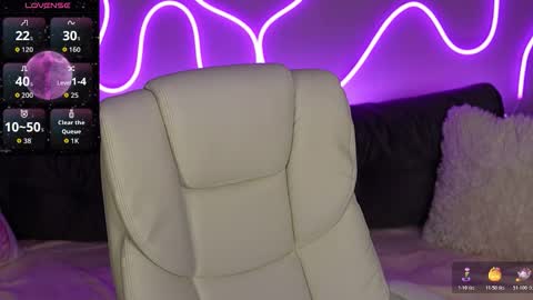 Snapshot of donnalust chatting on November 2025 09:39:02 PM DONNA online show from November 2025 09:39:02 PM