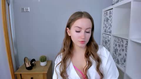 Snapshot of donnasensual chatting on October 2025 04:30:01 PM DonnaSensual online show from October 2025 04:30:01 PM