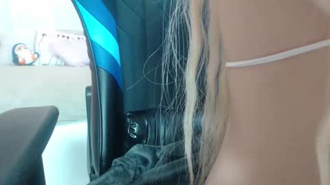 Nika online show from October 2025 09:18:02 AM