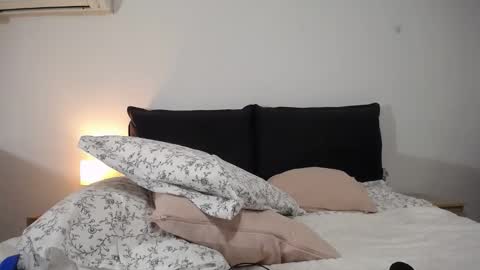 Iara online show from October 2025 09:56:01 PM