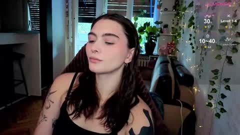 Snapshot of dorfmatratze_ chatting on October 2025 08:12:01 AM Alice online show from October 2025 08:12:01 AM