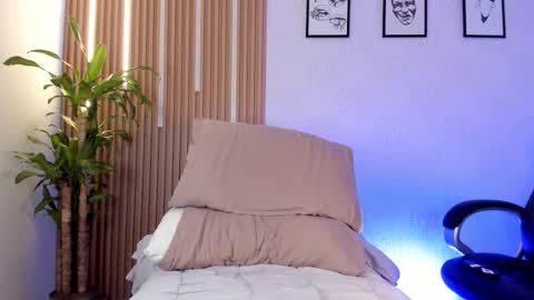 dorian_mystery online show from October 2025 08:20:02 PM