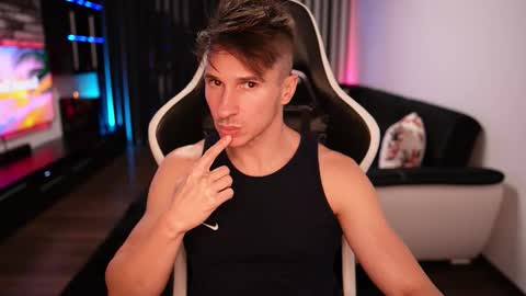 Snapshot of dorianreyes chatting on October 2025 08:28:02 PM Dorian Reyes online show from October 2025 08:28:02 PM