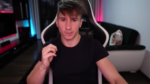 Snapshot of dorianreyes chatting on October 2025 11:24:02 PM Dorian Reyes online show from October 2025 11:24:02 PM