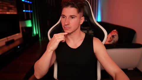 Snapshot of dorianreyes chatting on October 2025 07:58:01 PM Dorian Reyes online show from October 2025 07:58:01 PM