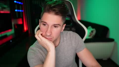 Snapshot of dorianreyes chatting on October 2025 09:33:01 PM Dorian Reyes online show from October 2025 09:33:01 PM