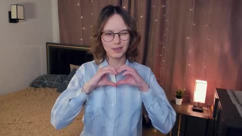 Violet online show from November 2025 08:21:01 PM