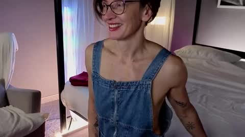 Snapshot of dorothy_meyer chatting on October 2025 08:53:02 PM Dorothy Next stream on Monday at 3am-9am online show from October 2025 08:53:02 PM