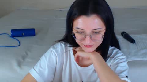 Snapshot of dorotty_ chatting on November 2025 01:44:01 AM Your Dorotty online show from November 2025 01:44:01 AM