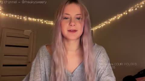 Lana  Eva  dont forget to give us a thumb up online show from October 2025 03:45:01 PM