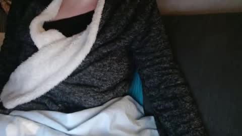Douce Elsa online show from February 2025 06:24:01 PM