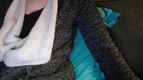 Douce Elsa online show from February 2025 06:44:01 PM