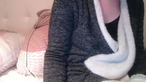 Douce Elsa online show from March 2025 07:06:02 PM