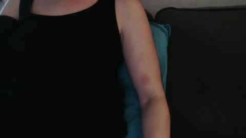 Douce Elsa online show from September 2025 05:46:01 PM