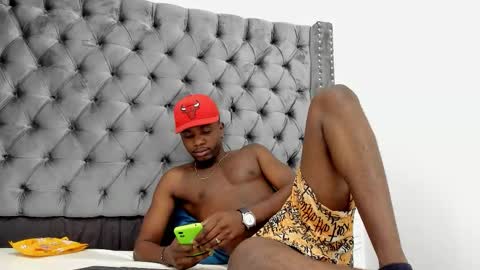 DOUGLAS online show from October 2025 01:09:01 PM