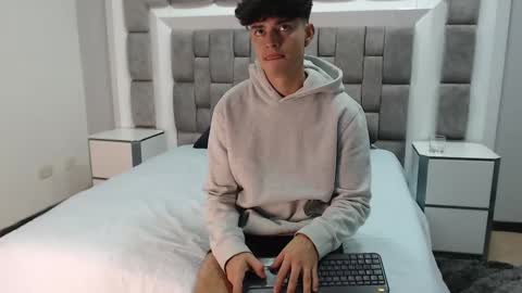 drakecollinss online show from March 2025 09:31:02 PM