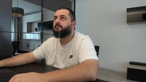 Snapshot of dravenpeak chatting on October 2025 12:14:02 PM DravenPeak online show from October 2025 12:14:02 PM