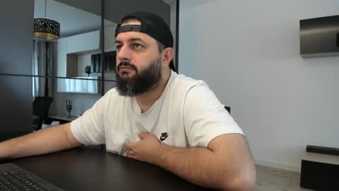 Snapshot of dravenpeak chatting on October 2025 11:18:01 AM DravenPeak online show from October 2025 11:18:01 AM