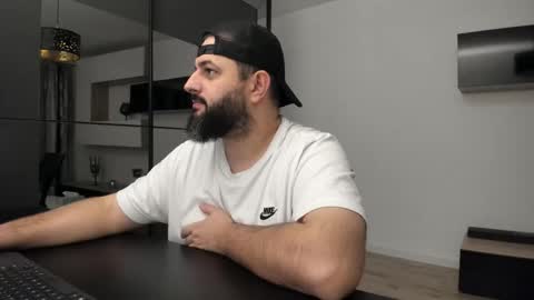 Snapshot of dravenpeak chatting on October 2025 06:16:01 PM DravenPeak online show from October 2025 06:16:01 PM