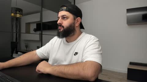 Snapshot of dravenpeak chatting on October 2025 11:58:01 PM DravenPeak online show from October 2025 11:58:01 PM