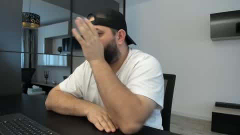 Snapshot of dravenpeak chatting on October 2025 02:16:02 PM DravenPeak online show from October 2025 02:16:02 PM