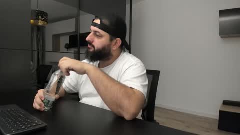 Snapshot of dravenpeak chatting on October 2025 12:11:02 AM DravenPeak online show from October 2025 12:11:02 AM