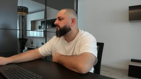 Snapshot of dravenpeak chatting on October 2025 08:28:01 AM DravenPeak online show from October 2025 08:28:01 AM