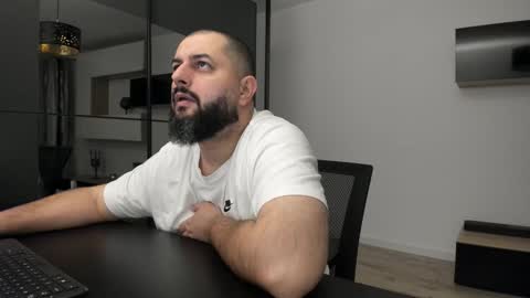 Snapshot of dravenpeak chatting on October 2025 10:43:02 PM DravenPeak online show from October 2025 10:43:02 PM