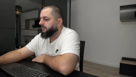 Snapshot of dravenpeak chatting on October 2025 07:57:02 PM DravenPeak online show from October 2025 07:57:02 PM