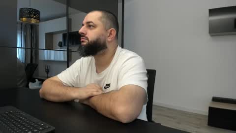 Snapshot of dravenpeak chatting on October 2025 08:00:02 AM DravenPeak online show from October 2025 08:00:02 AM