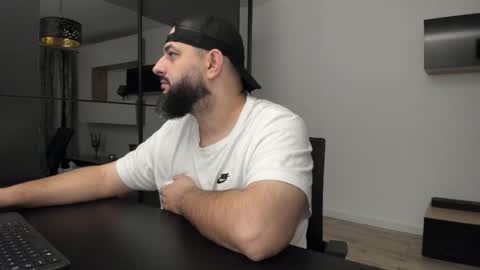 Snapshot of dravenpeak chatting on October 2025 03:03:02 AM DravenPeak online show from October 2025 03:03:02 AM