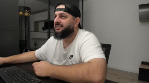 Snapshot of dravenpeak chatting on October 2025 05:30:01 PM DravenPeak online show from October 2025 05:30:01 PM