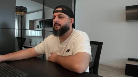 Snapshot of dravenpeak chatting on October 2025 11:25:01 AM DravenPeak online show from October 2025 11:25:01 AM