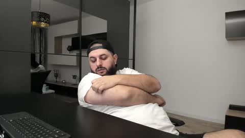 Snapshot of dravenpeak chatting on October 2025 11:29:02 PM DravenPeak online show from October 2025 11:29:02 PM