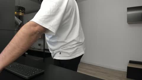 Snapshot of dravenpeak chatting on October 2025 04:57:02 AM DravenPeak online show from October 2025 04:57:02 AM