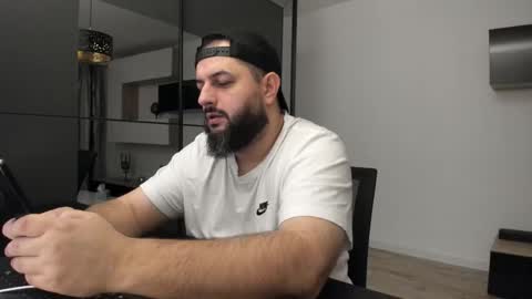 Snapshot of dravenpeak chatting on November 2025 05:15:01 PM DravenPeak online show from November 2025 05:15:01 PM