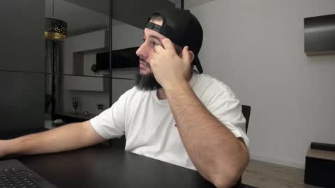 Snapshot of dravenpeak chatting on November 2025 02:10:01 AM DravenPeak online show from November 2025 02:10:01 AM