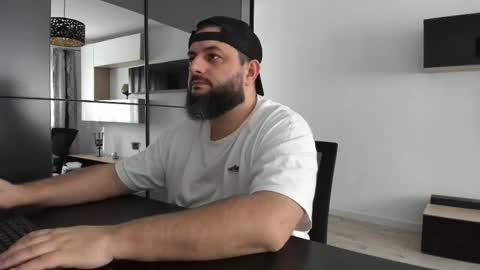 Snapshot of dravenpeak chatting on November 2025 12:26:01 PM DravenPeak online show from November 2025 12:26:01 PM