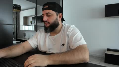 Snapshot of dravenpeak chatting on November 2025 07:07:01 AM DravenPeak online show from November 2025 07:07:01 AM