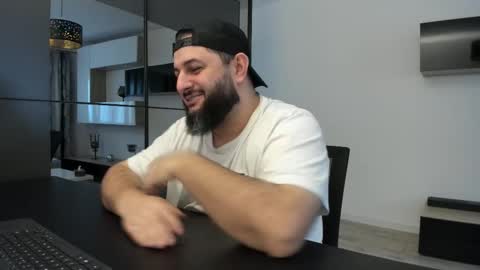 Snapshot of dravenpeak chatting on November 2025 02:02:01 PM DravenPeak online show from November 2025 02:02:01 PM