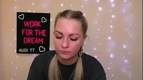 dream_dolly_ online show from September 2025 04:28:01 PM