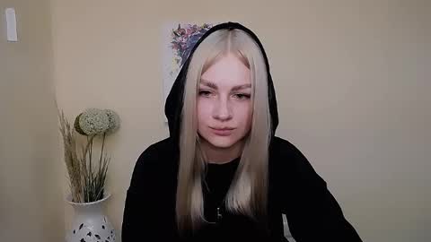 dream_dolly_ online show from September 2025 03:36:01 PM